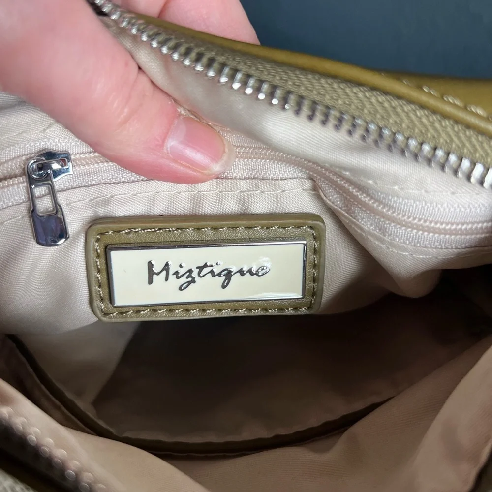 NWOT!!! Miztique Olive Wristlet Clutch